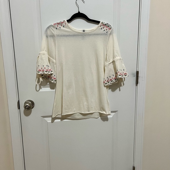 White women’s top - Picture 2 of 5